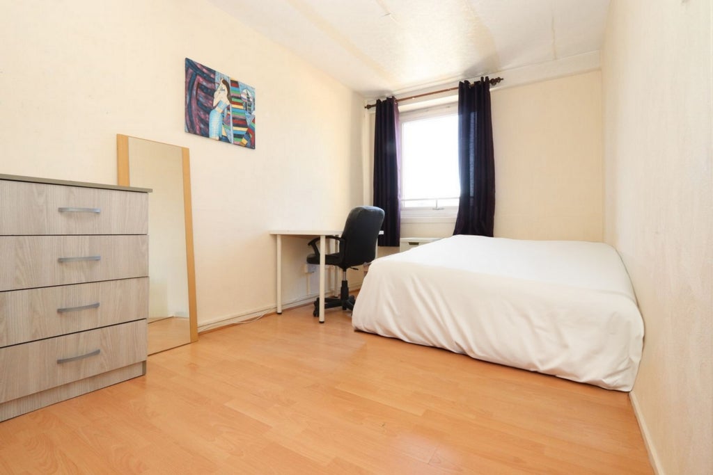 Room Globe Road in Greater London