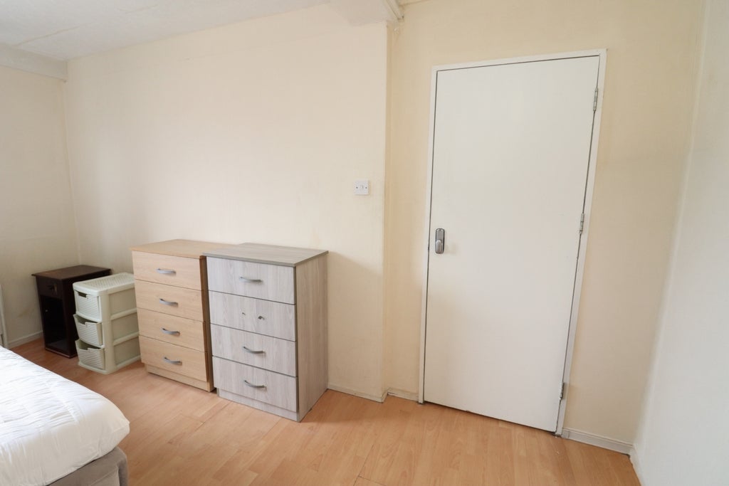 Room Globe Road in Greater London