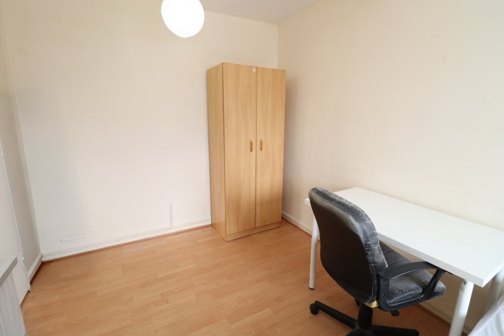 Room Globe Road in Greater London