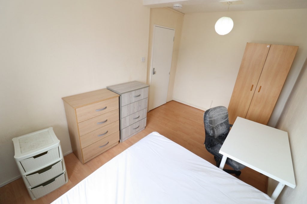 Room Globe Road in Greater London