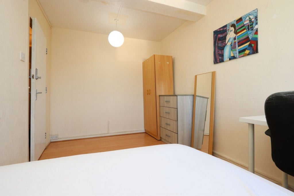Room Globe Road in Greater London