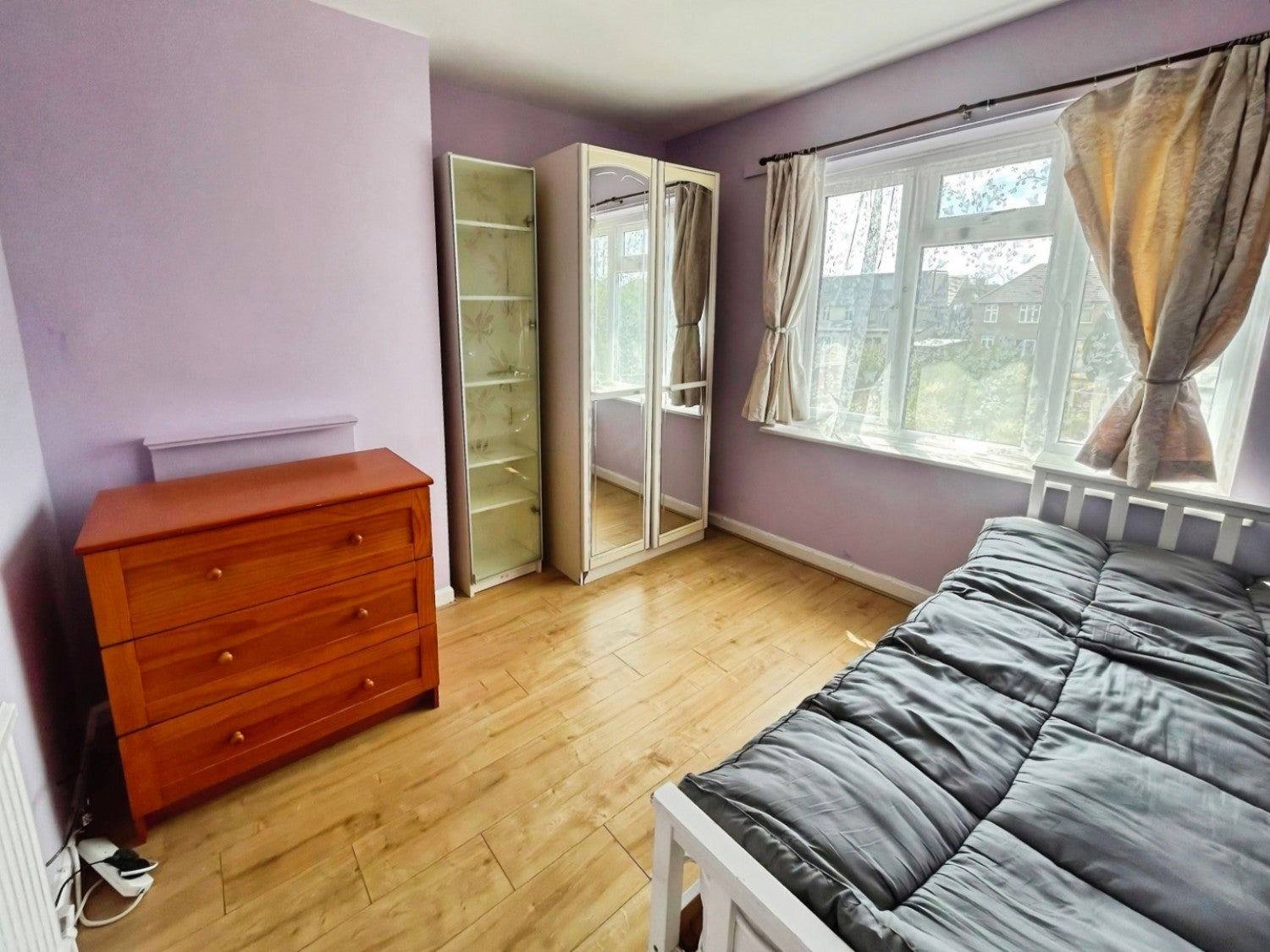 Flat Queens Gardens in Greater London