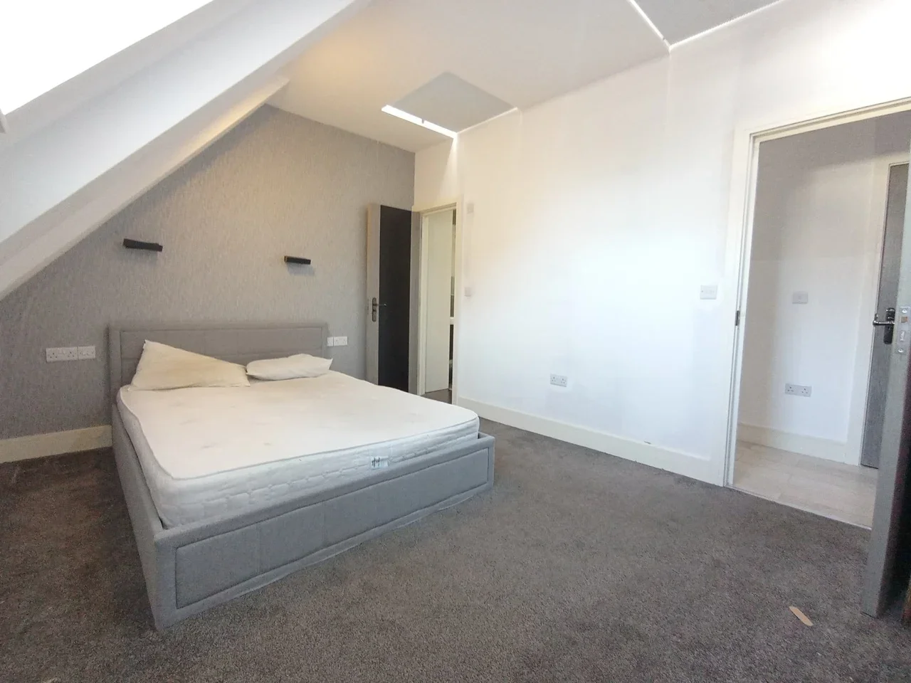 Flat Crossbrook Street in Cheshunt