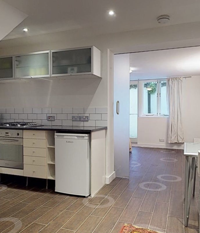 Flat Elia Street in Greater London