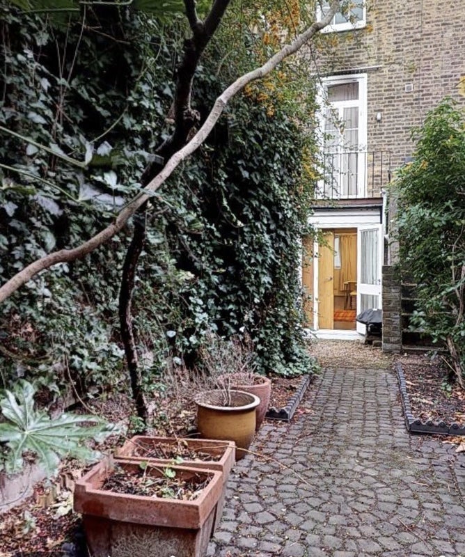 Flat Elia Street in Greater London