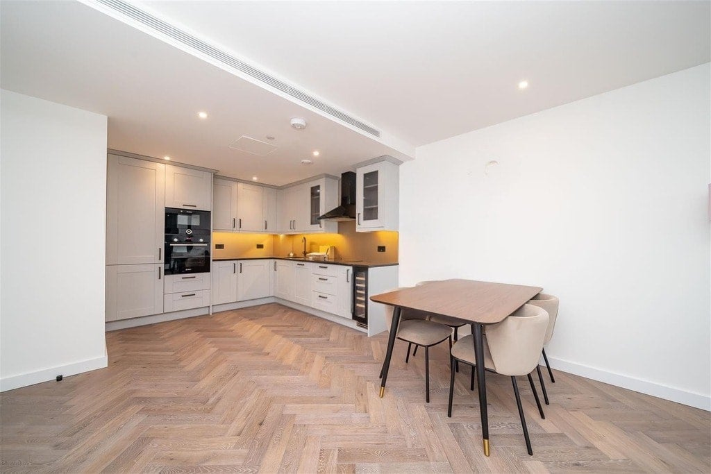 Flat Pennington Quay Walk in Greater London