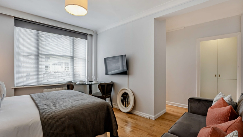 Flat Charles Street in City of Westminster