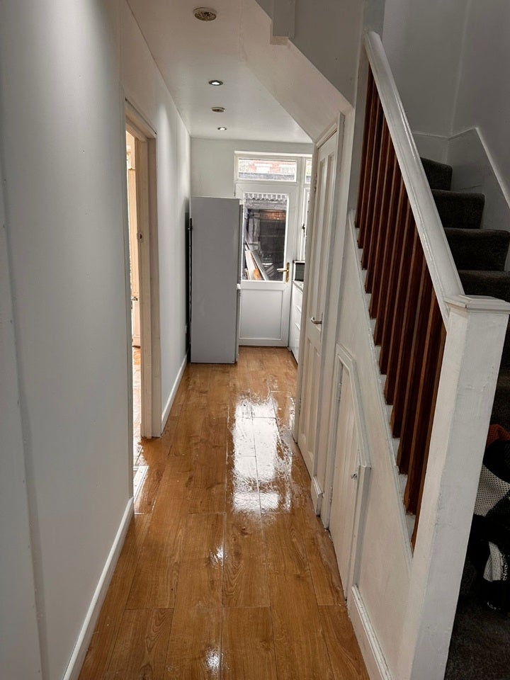 Room Carlyon Road in Greater London