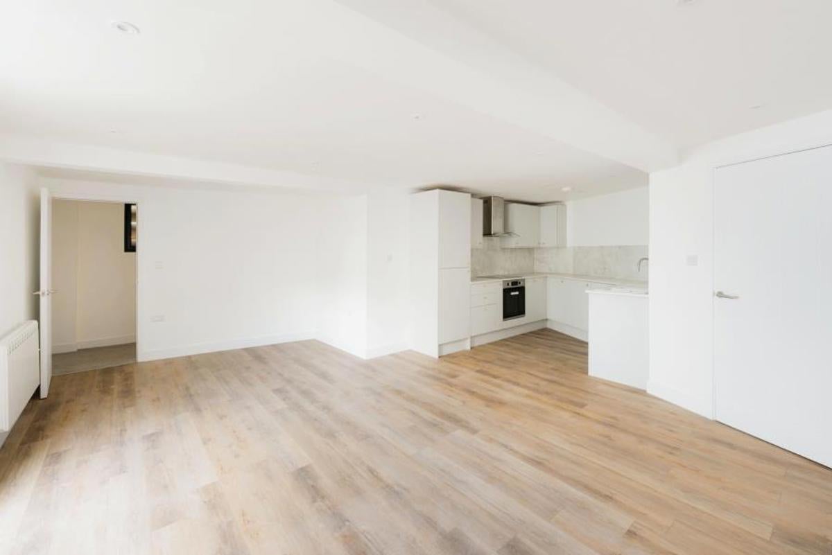 Flat Gloucester Road in Bristol