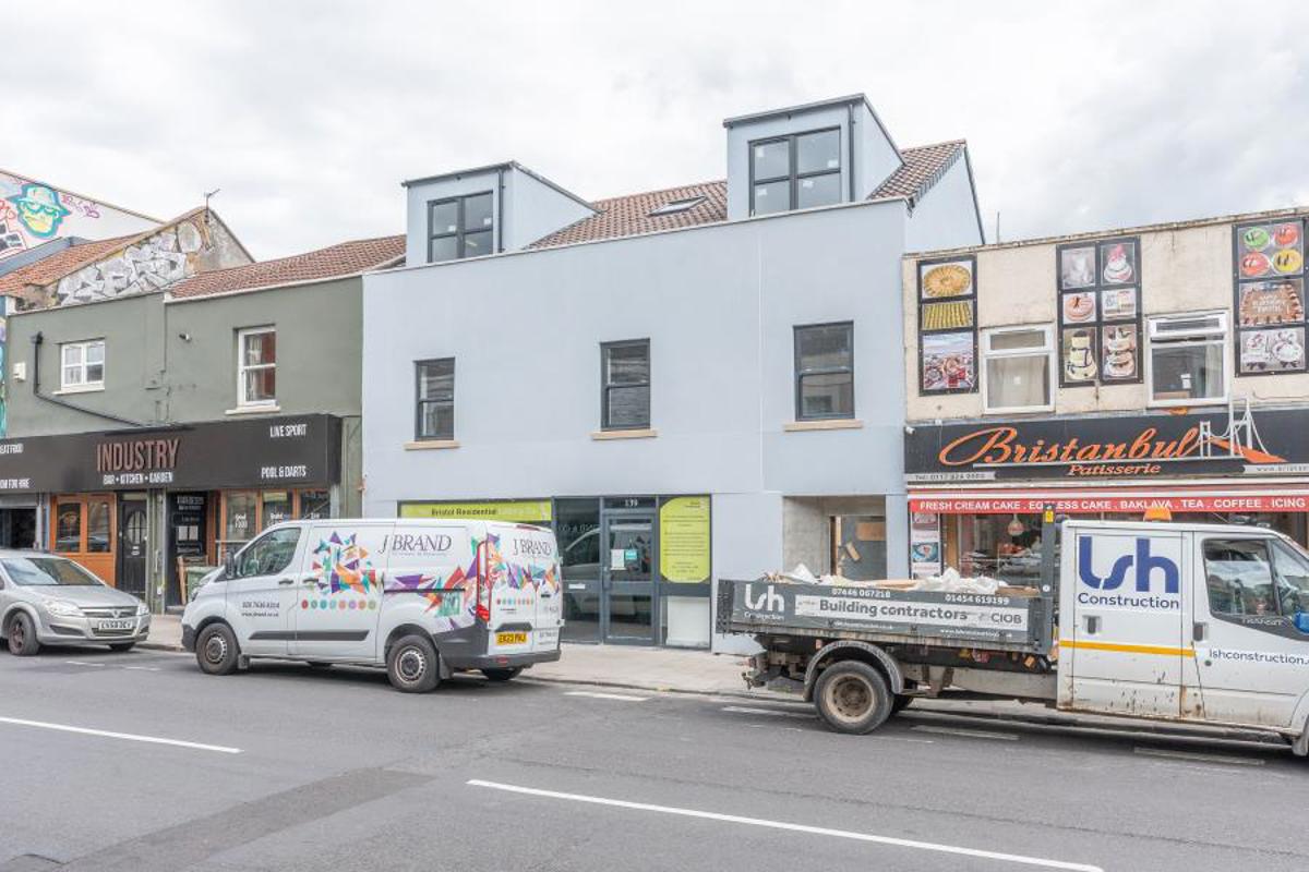 Flat Gloucester Road in Bristol