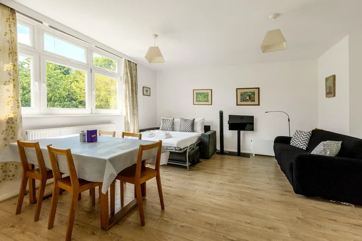 Flat Carlton Drive in Greater London