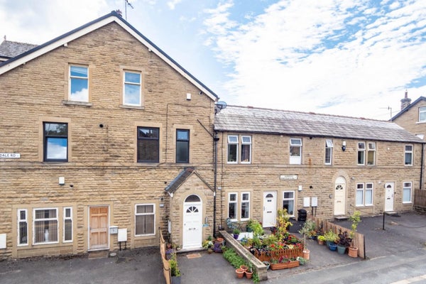 Flat Avondale Road in Bradford