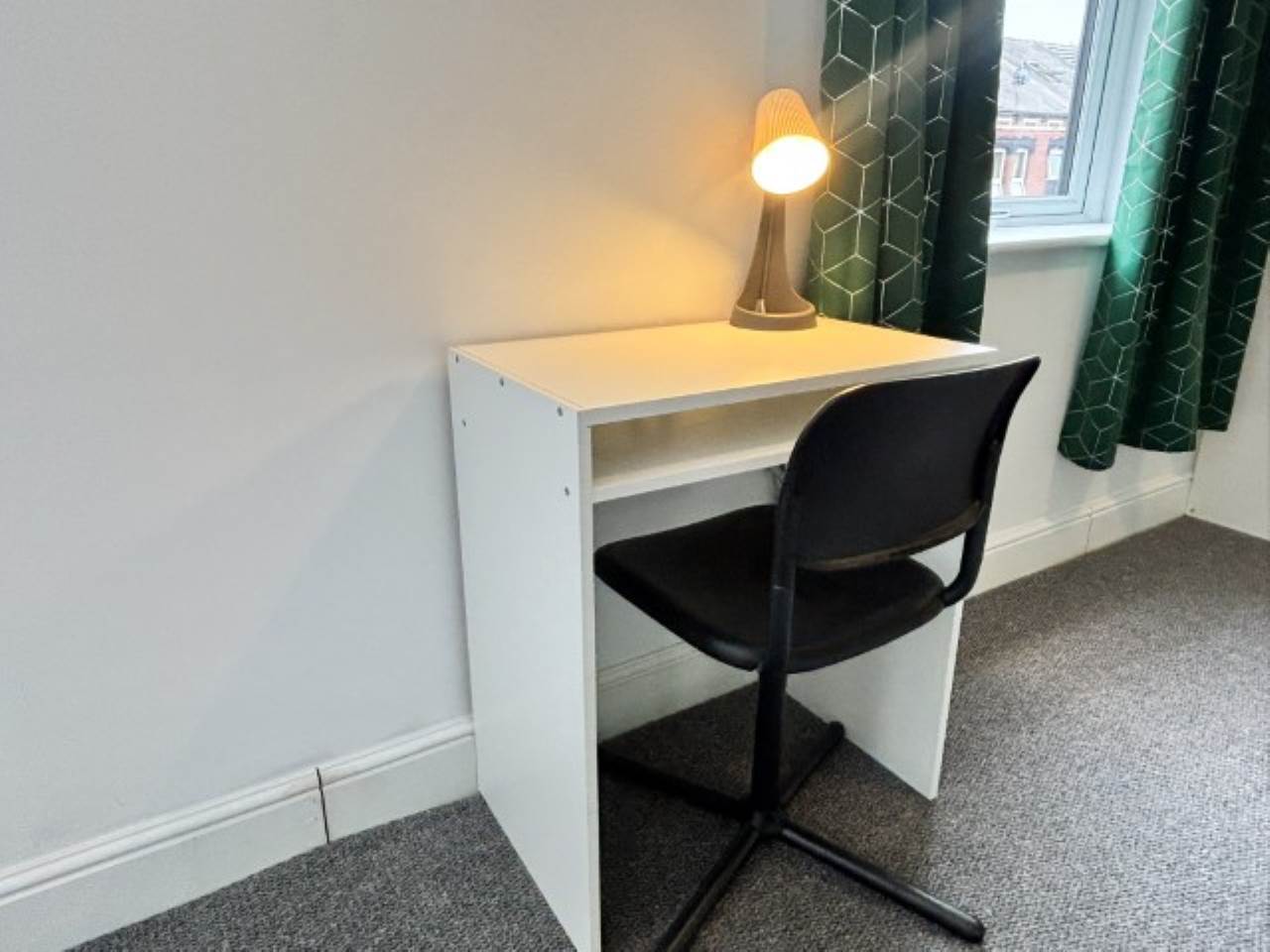 Room Aberdeen Drive in Leeds