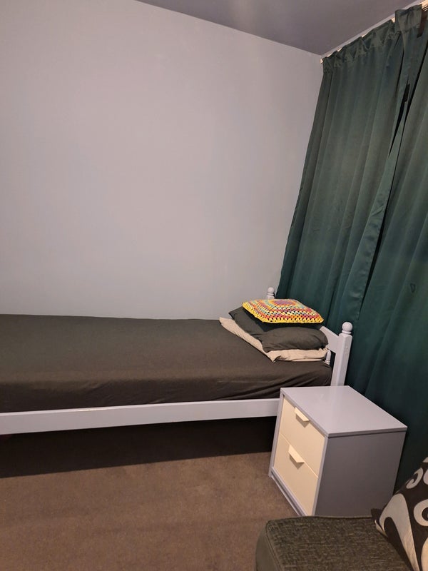 Room Bow Road in Greater London