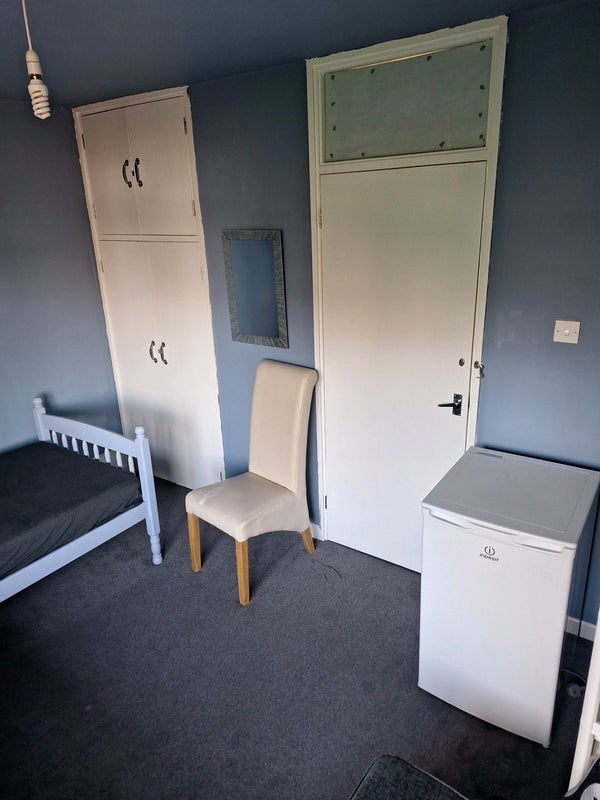 Room Bow Road in Greater London