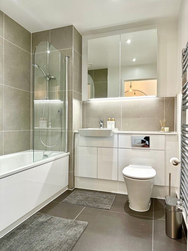 Flat Townsend Street in Greater London