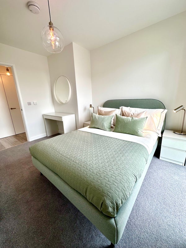 Flat Townsend Street in Greater London