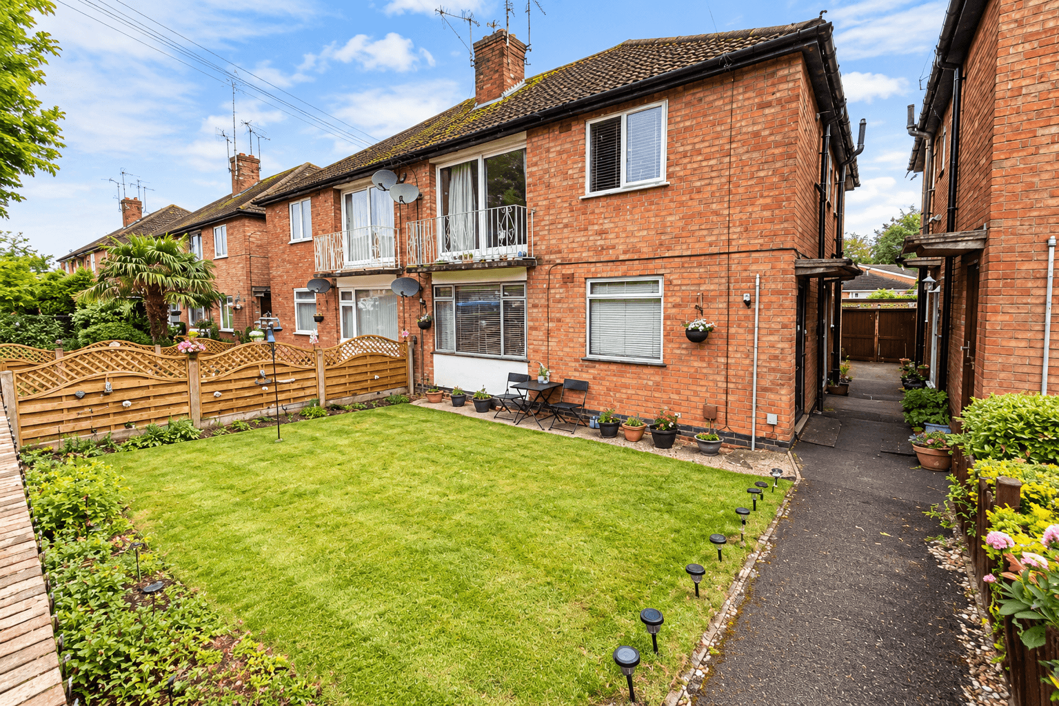 Flat Sunnybank Avenue in Coventry
