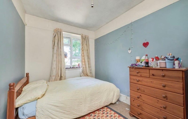 Room Fairfield Drive in Greater London