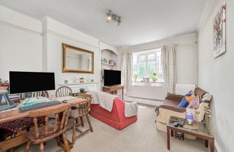 Room Fairfield Drive in Greater London