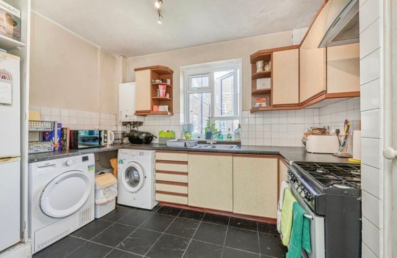Room Fairfield Drive in Greater London