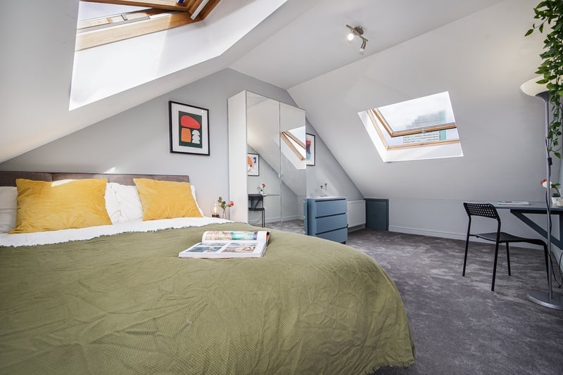 Room Plough Way in Greater London