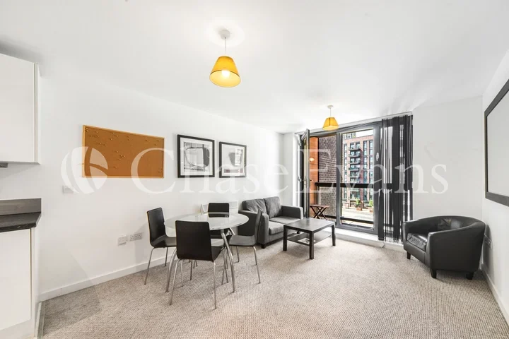 Flat Turner Street in Greater London