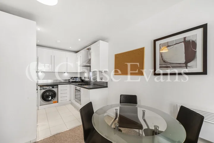 Flat Turner Street in Greater London