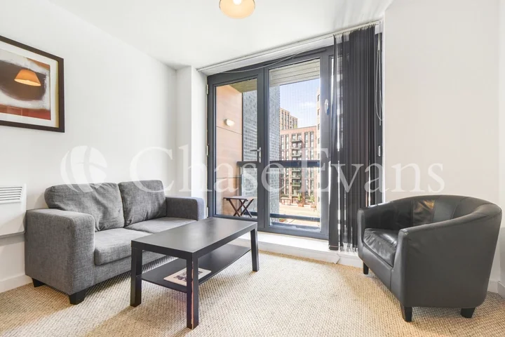 Flat Turner Street in Greater London