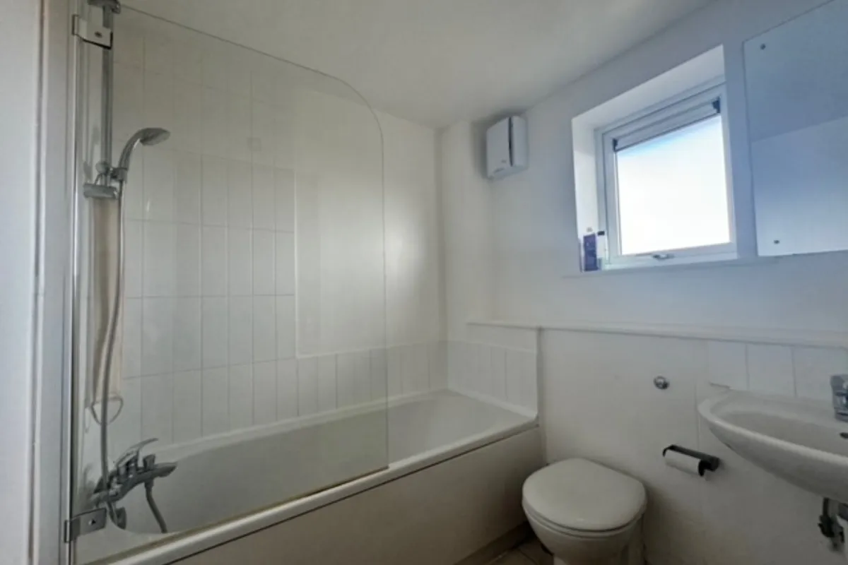 Flat Sandhills Avenue in Leicester