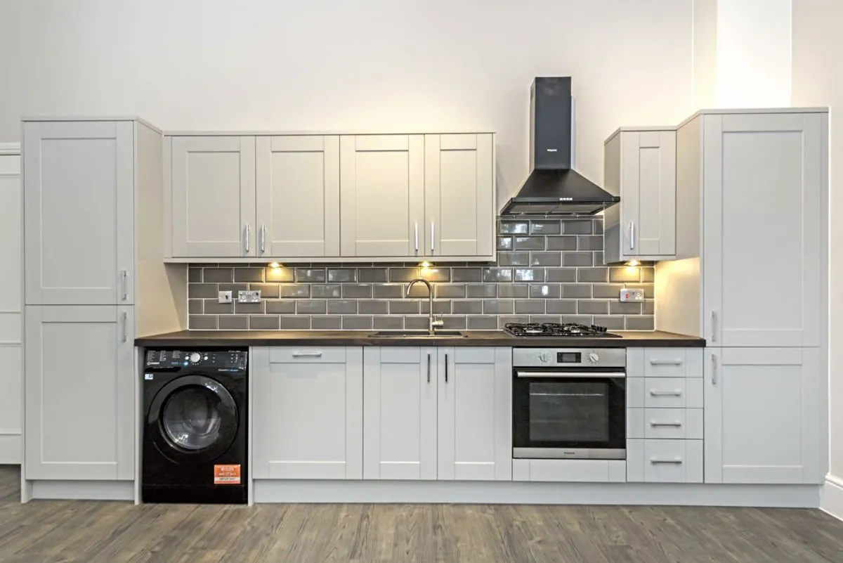 Flat Chiswick High Road in Greater London