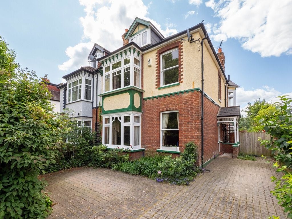 House St James Road in Greater London