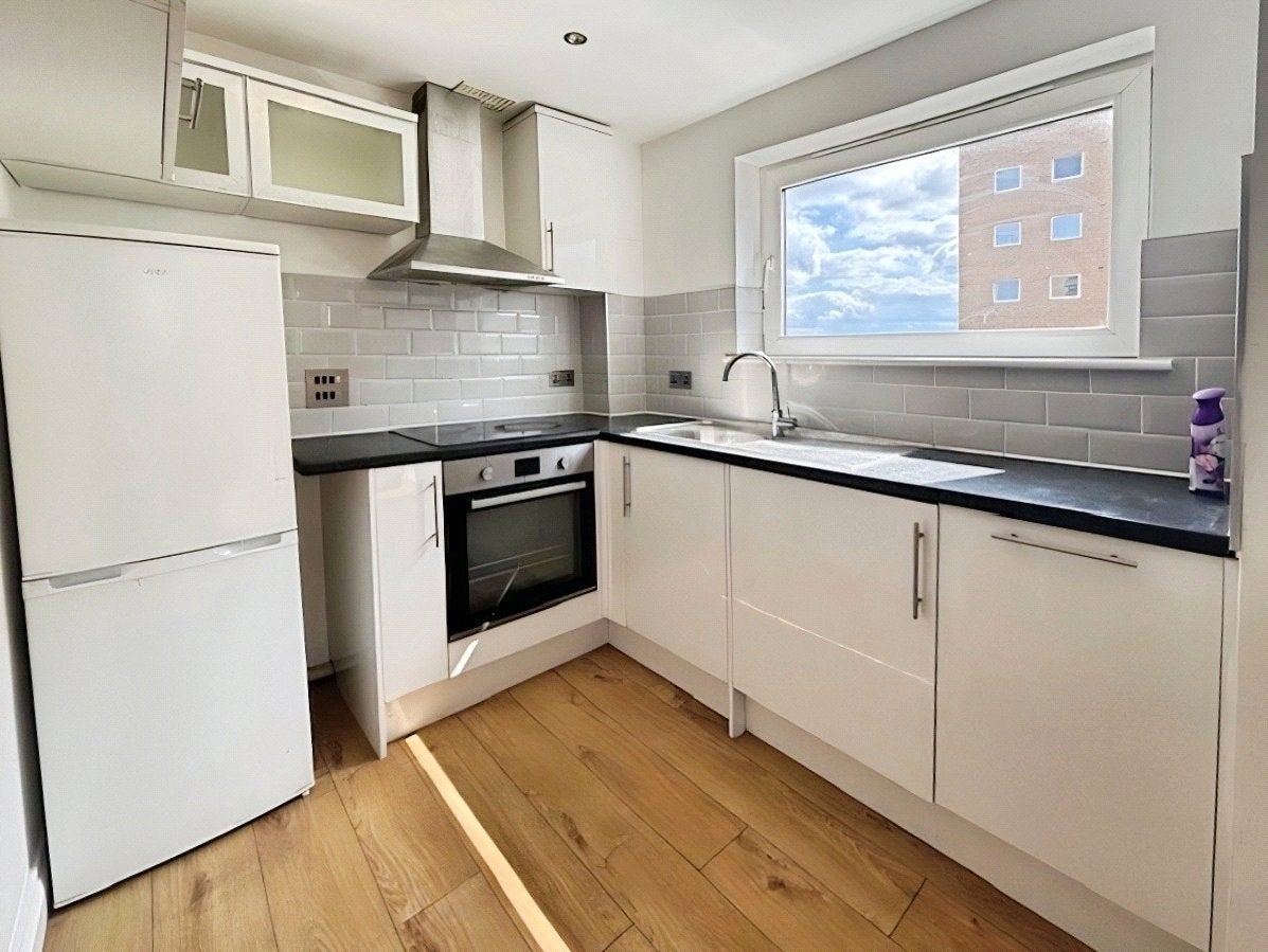 Flat Bedfont Lane in Greater London