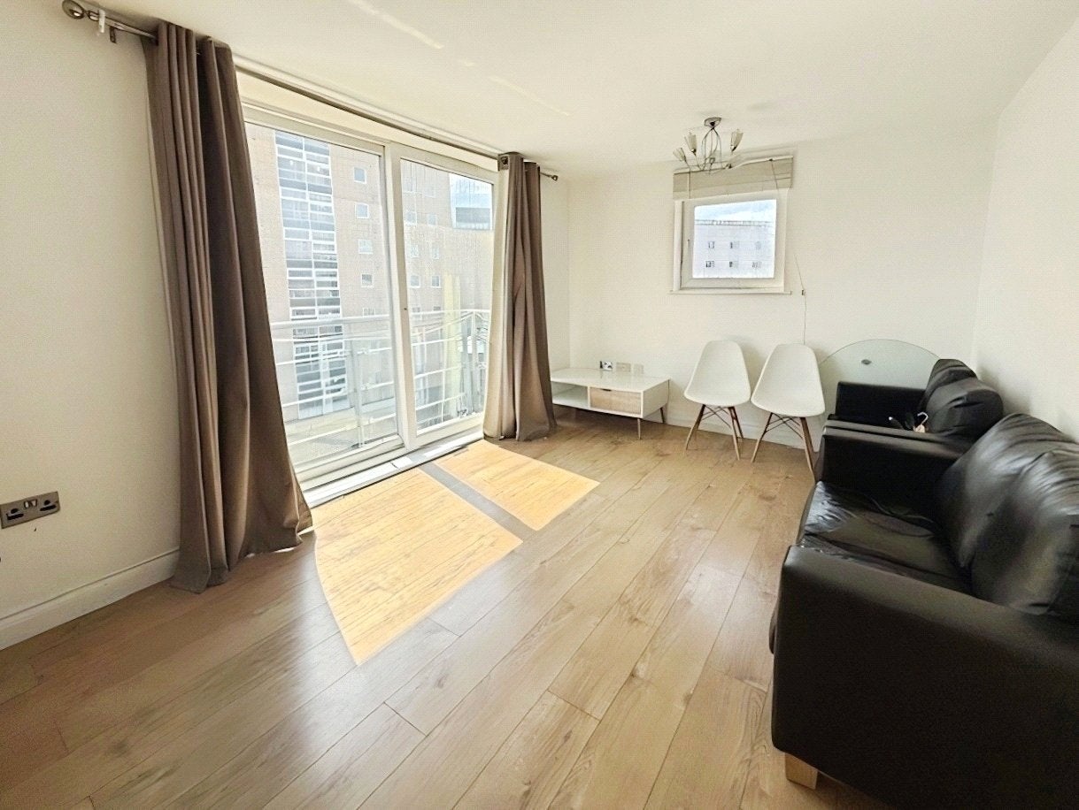 Flat Bedfont Lane in Greater London