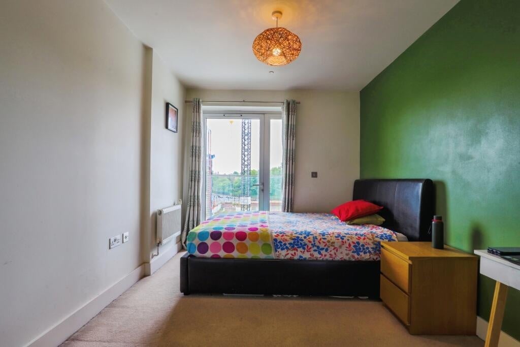 Room Grand Depot Road in Greater London