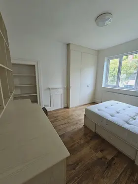 Flat Langdale Gardens in Leeds