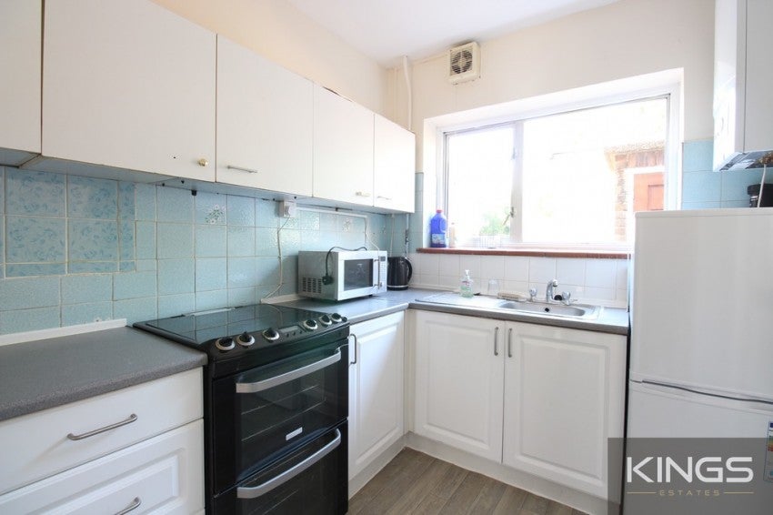 Flat Padwell Road in Southampton