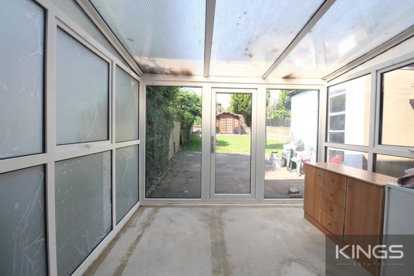 Flat Padwell Road in Southampton