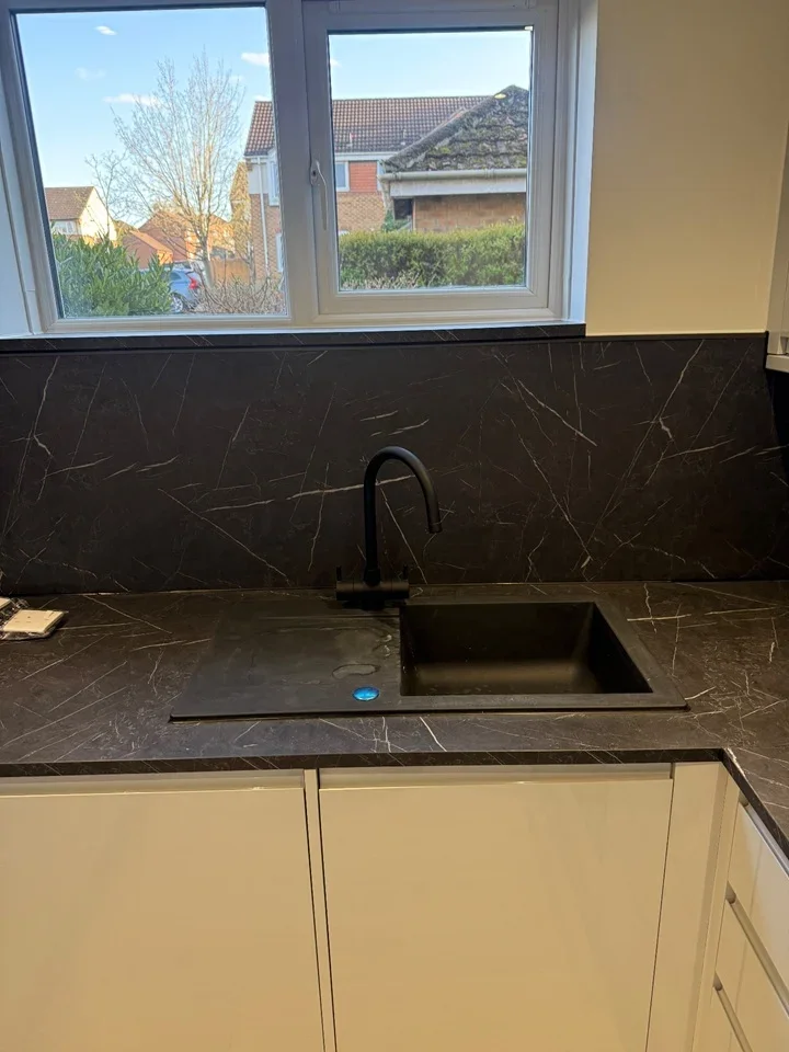 Flat Caravel Close in Grays