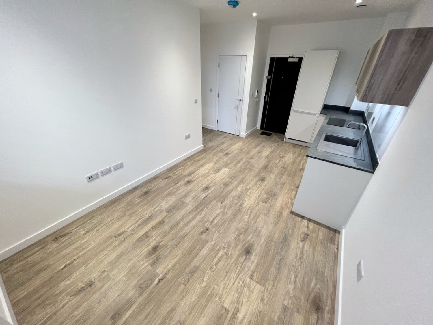 Flat Ashwood Way in Basingstoke and Deane