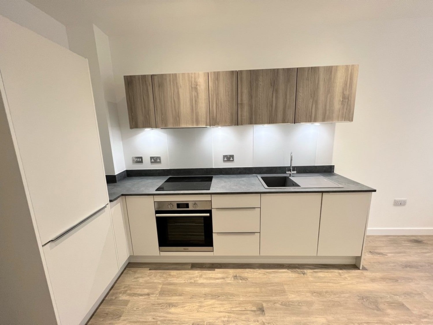 Flat Ashwood Way in Basingstoke and Deane