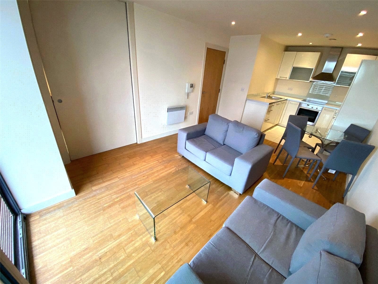 Flat Kelso Place in Manchester