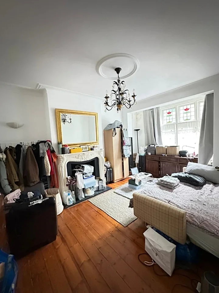 Room Briarwood Road in Greater London