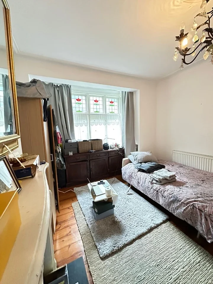 Room Briarwood Road in Greater London