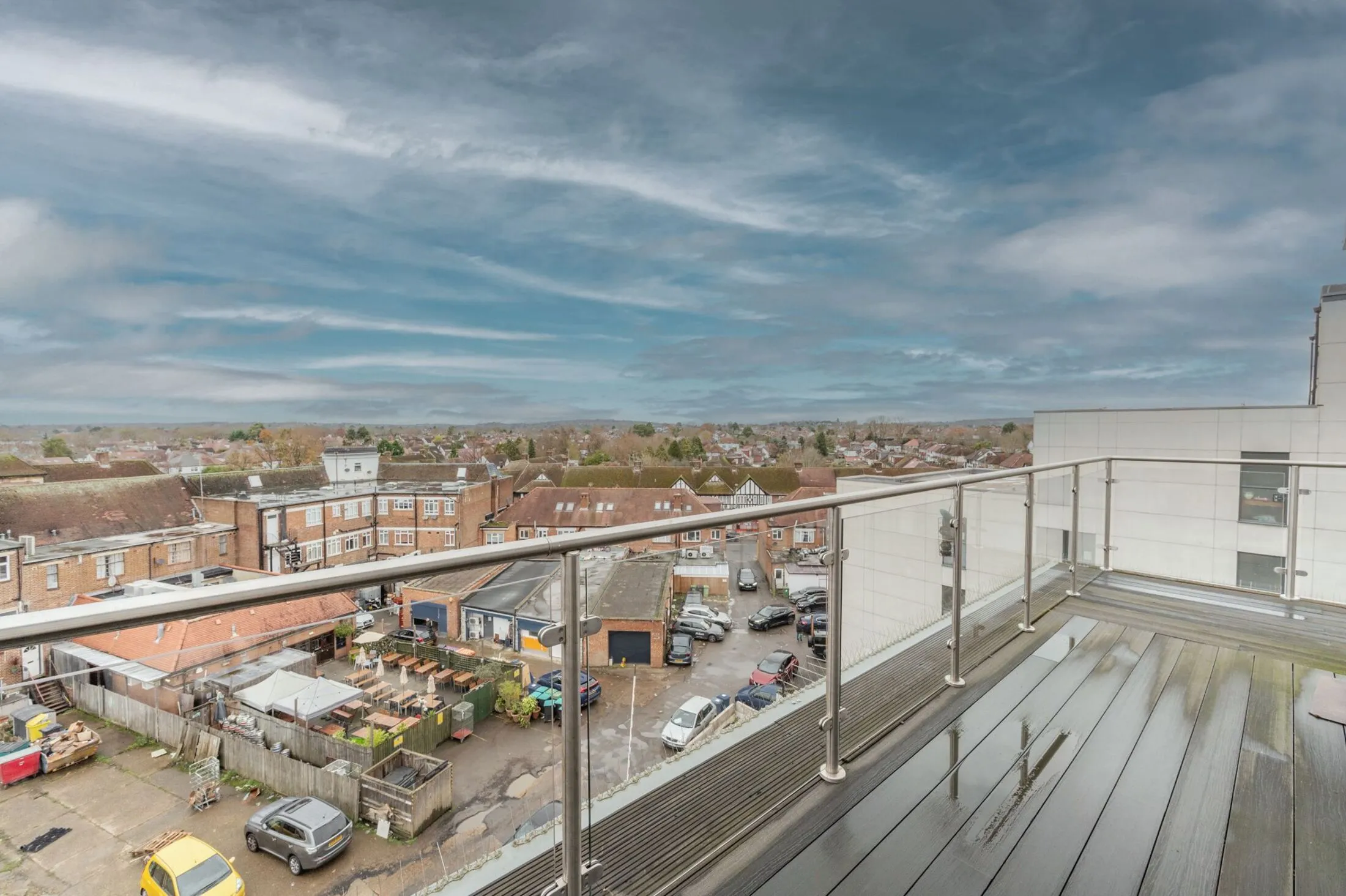 Flat Imperial Drive in Greater London