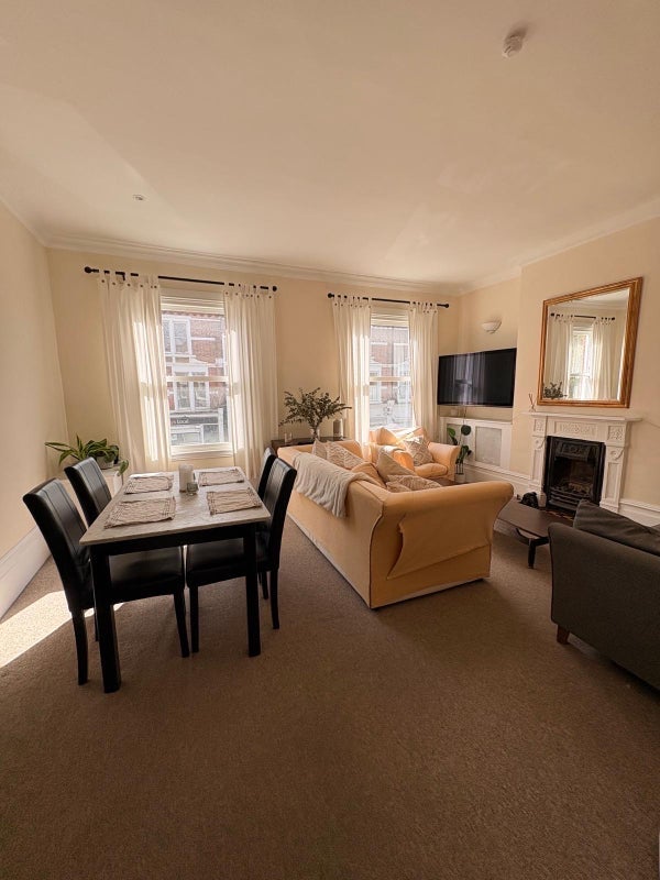 Room Abbeville Road in Greater London