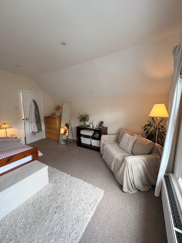 Room Abbeville Road in Greater London