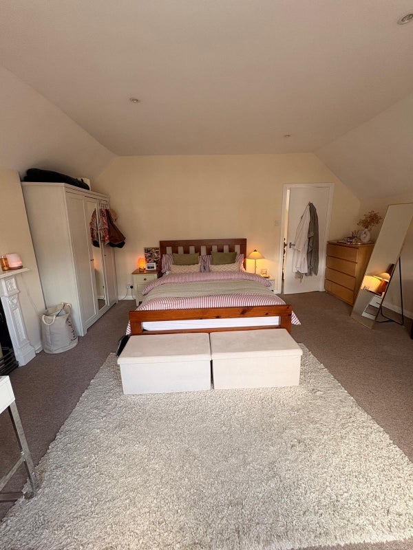 Room Abbeville Road in Greater London
