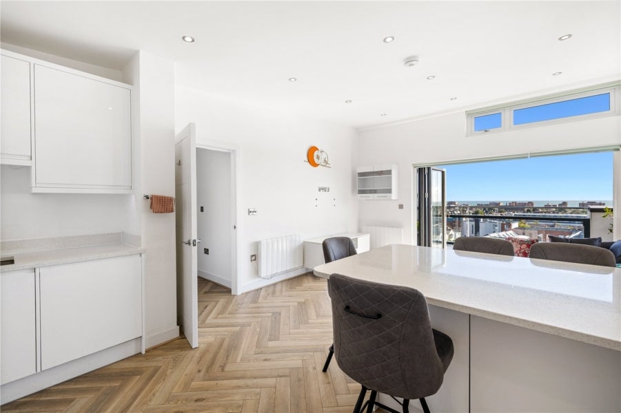 Flat Kingsthorpe Road in Portslade by Sea