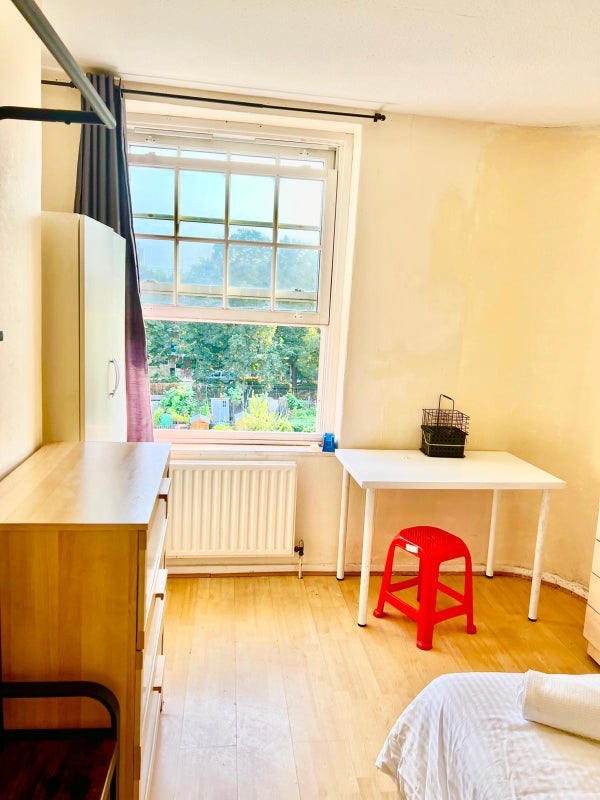 Room Tyers Street in Greater London